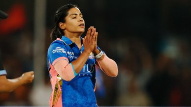 RCBvMI report: KAUR and KAUR wreck THOResque carnage to conquer Bengaluru